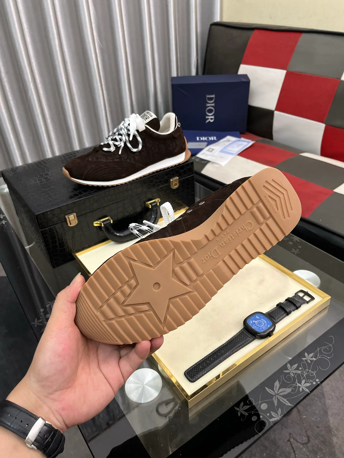 Men's shoes 💰500⌚️⌚️Dior original quality.~ Unique modern style sneakers. 🏃A must-have casual shoe for trendy men😍😍 Original brand imported from Italy, imported original leather, sheep lining (refuses to discolor and grind feet) Sole: Original sole provided by the original factory, French lazy style design ⚠️Fit to the feet, original quality, super comfortable original sole. Just like shooting the real thing 🎬The real thing is better Code number: 38-446️⃣Colors available
